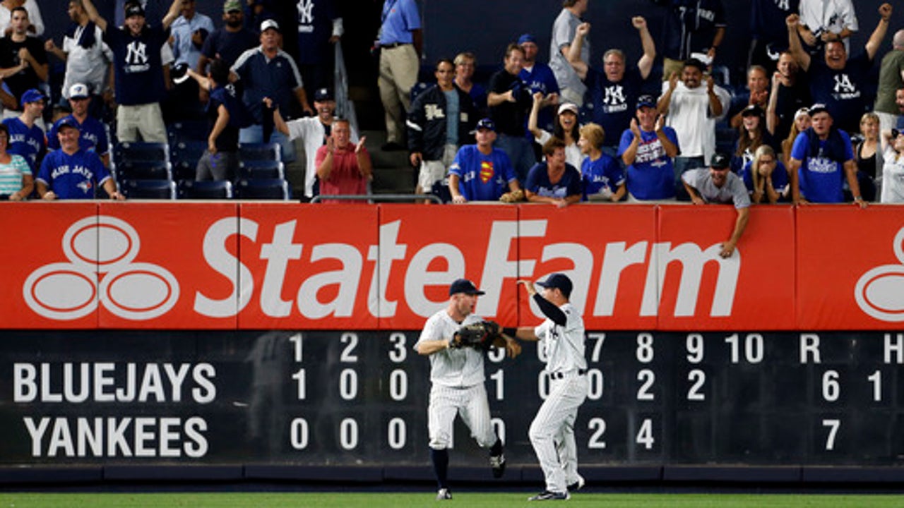 Gardner makes leaping catch for last out, Yanks stop Jays